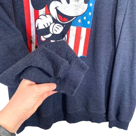 Disney Mickey Mouse American Flag Sweatshirt Size Medium - Picture 10 of 16
